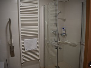 Ducha habitación Colegio Mayor Arosa