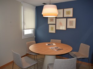Sala en la entrada del Colegio Mayor Arosa