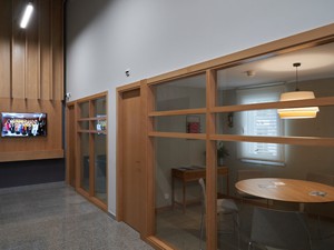 Salitas en la entrada del Colegio Mayor Arosa